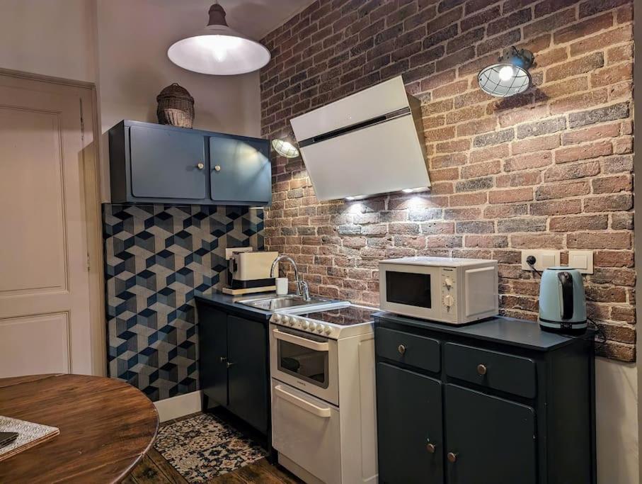 L'Appartement Du Voisin D'Hugo Besançon Eksteriør billede