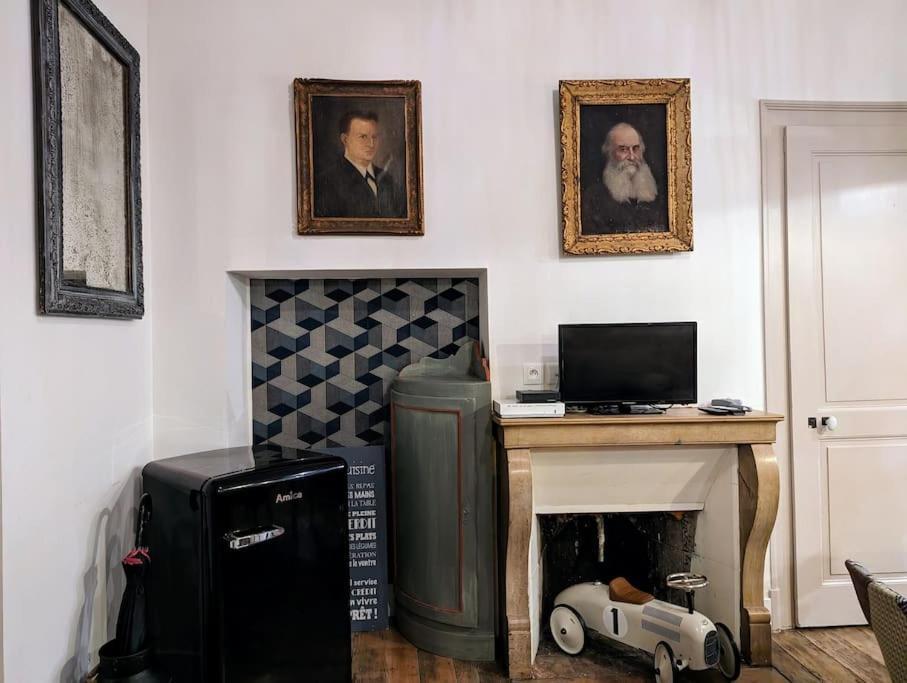 L'Appartement Du Voisin D'Hugo Besançon Eksteriør billede