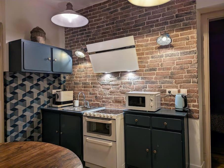 L'Appartement Du Voisin D'Hugo Besançon Eksteriør billede
