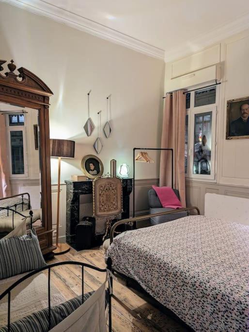 L'Appartement Du Voisin D'Hugo Besançon Eksteriør billede