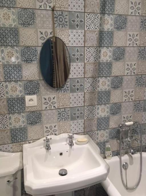 L'Appartement Du Voisin D'Hugo Besançon Eksteriør billede