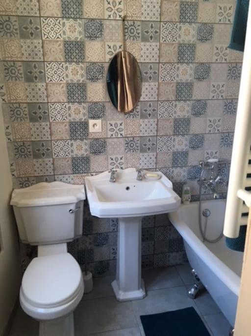 L'Appartement Du Voisin D'Hugo Besançon Eksteriør billede